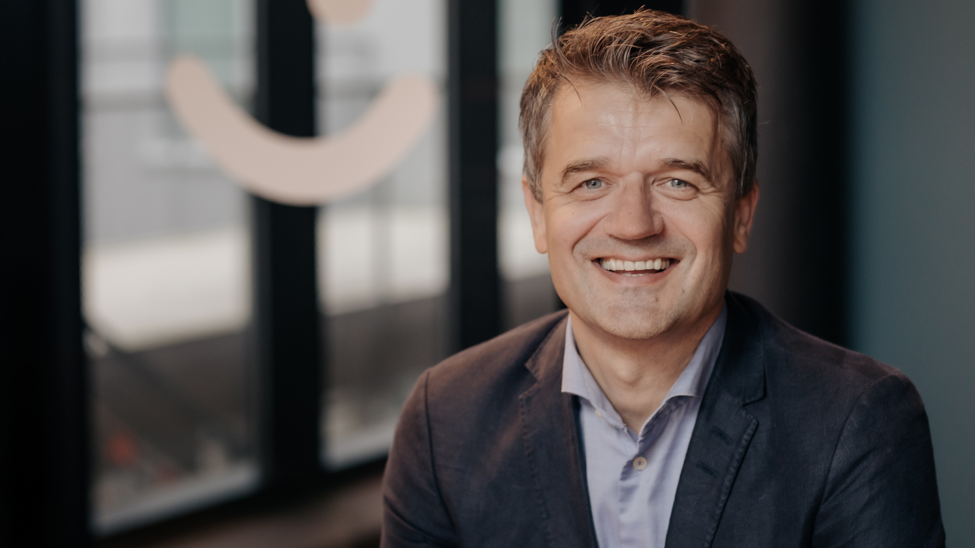 Leder i Vipps Mobilepay, Rune Garborg, feirer at det nye selskapet har passert 1 milliard transaksjoner hittil i år. | Foto: Pressebilde