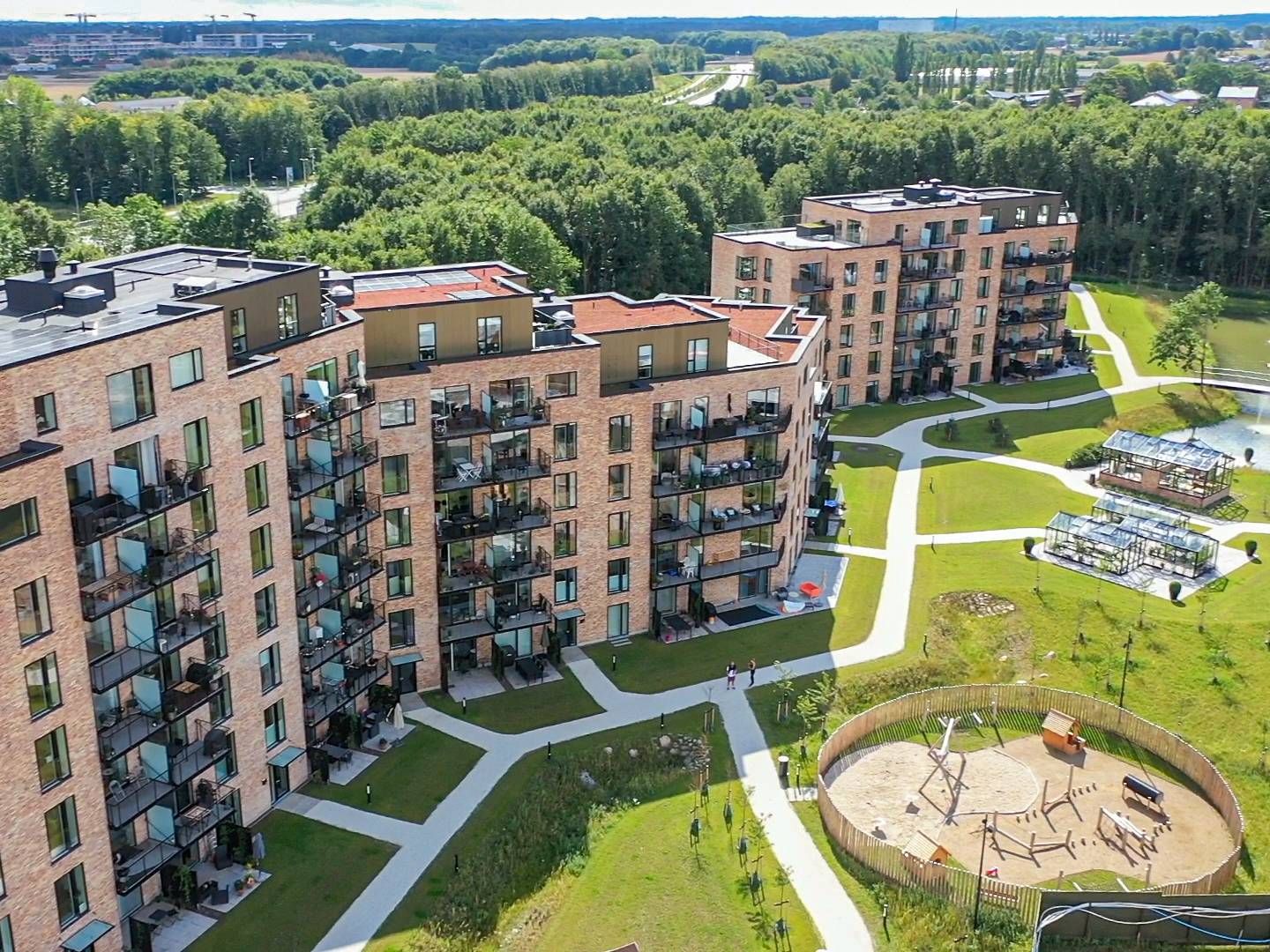 Mere end 600 boliger og en businesspark udlejet til bl.a. Nykredit, PWC, Erhvervshus Fyn og Lidl, udgør Munkebjerg Park, hvor udviklingen blev sat i gang i 2008. | Foto: PR / Dimension Design / Barfoed Group
