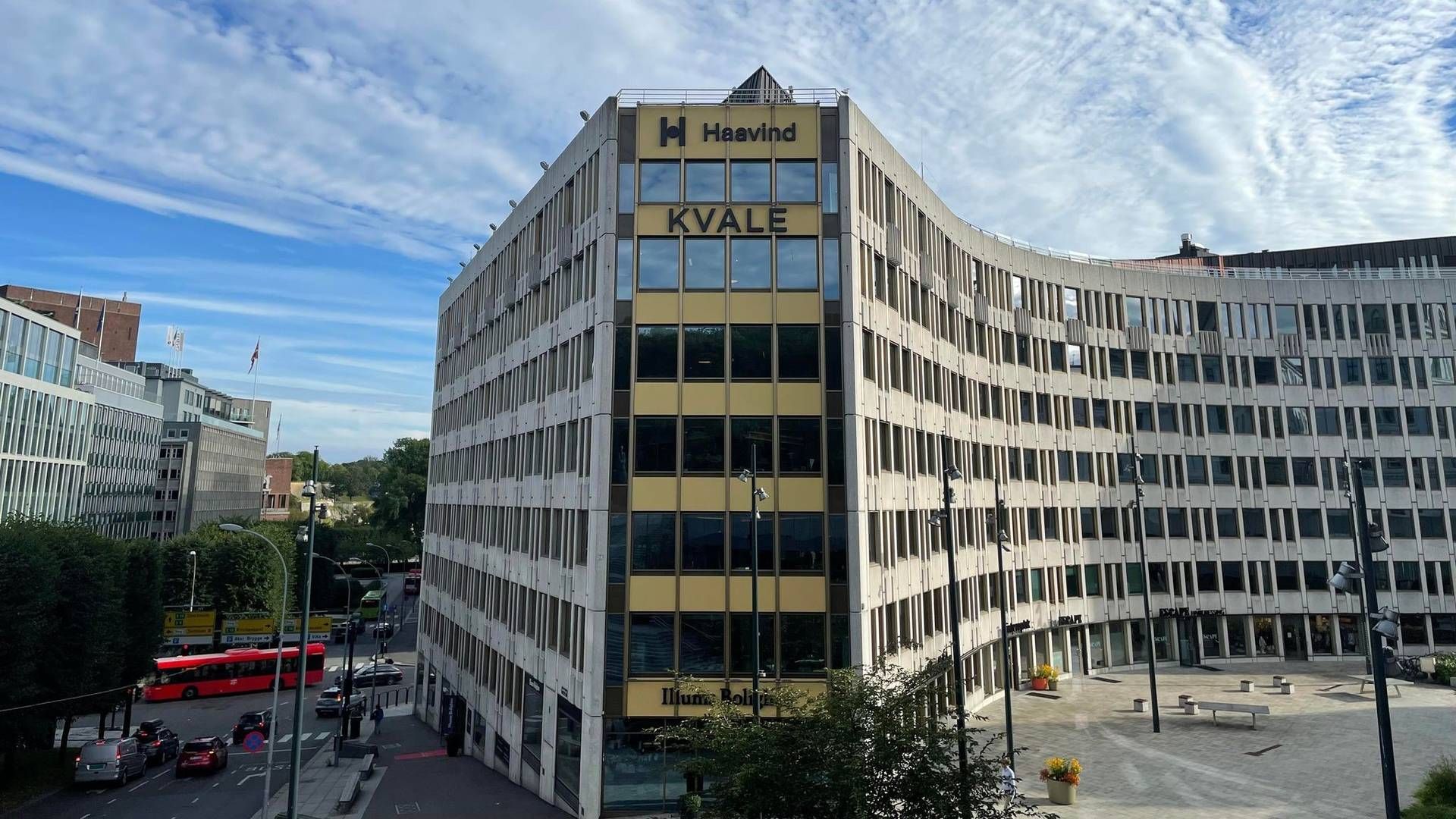 Kvale-skiltet henger ikke lenger alene på kontorbygget i Vika. | Foto: Stian Olsen / AdvokatWatch