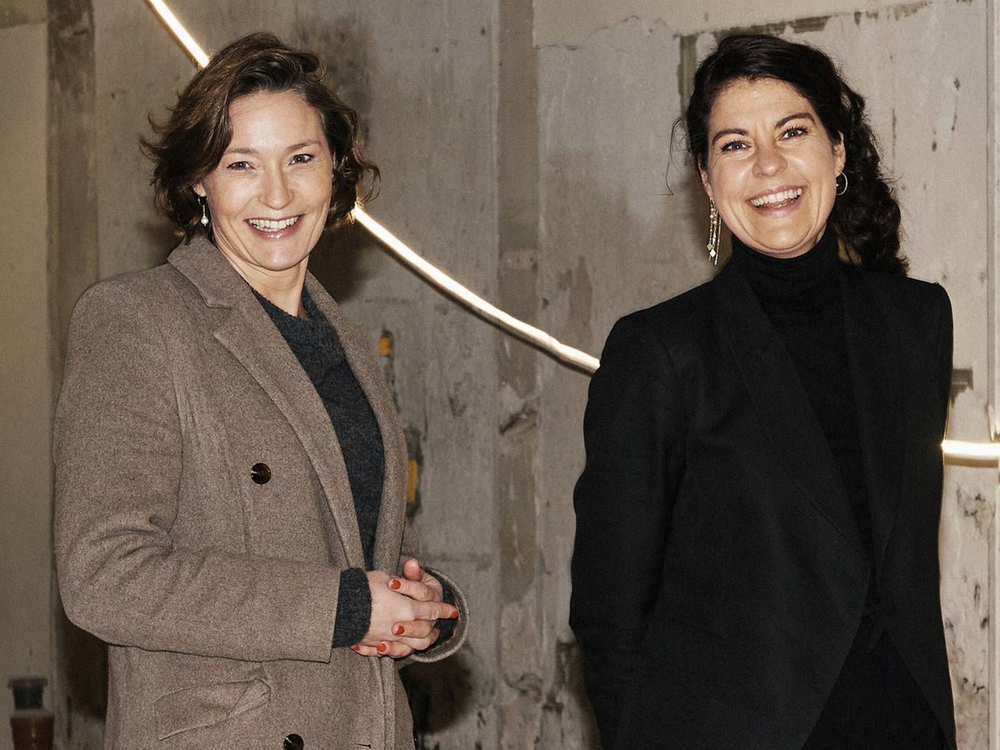 Mia Wagner (tv.) og Anne Stampe, der sammen stiftede Nordic Female Founders. Her ved offentliggørelsen af planerne for selskabets inkubationsmiljø, Female Founders House, som de åbnede i samarbejde med ejendoms- og servicevirksomheden Jeudan | Foto: Jeudan / PR