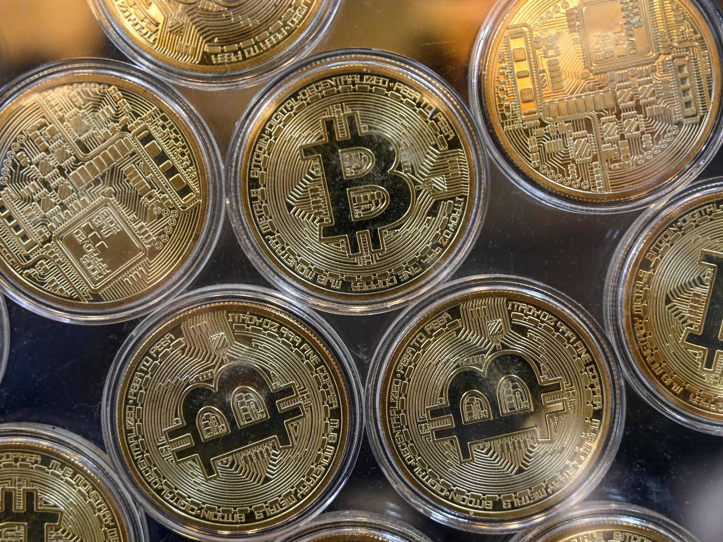 Bitcoin faldt markant i pris tirsdag. | Foto: Ozan Kose/AFP/Ritzau Scanpix