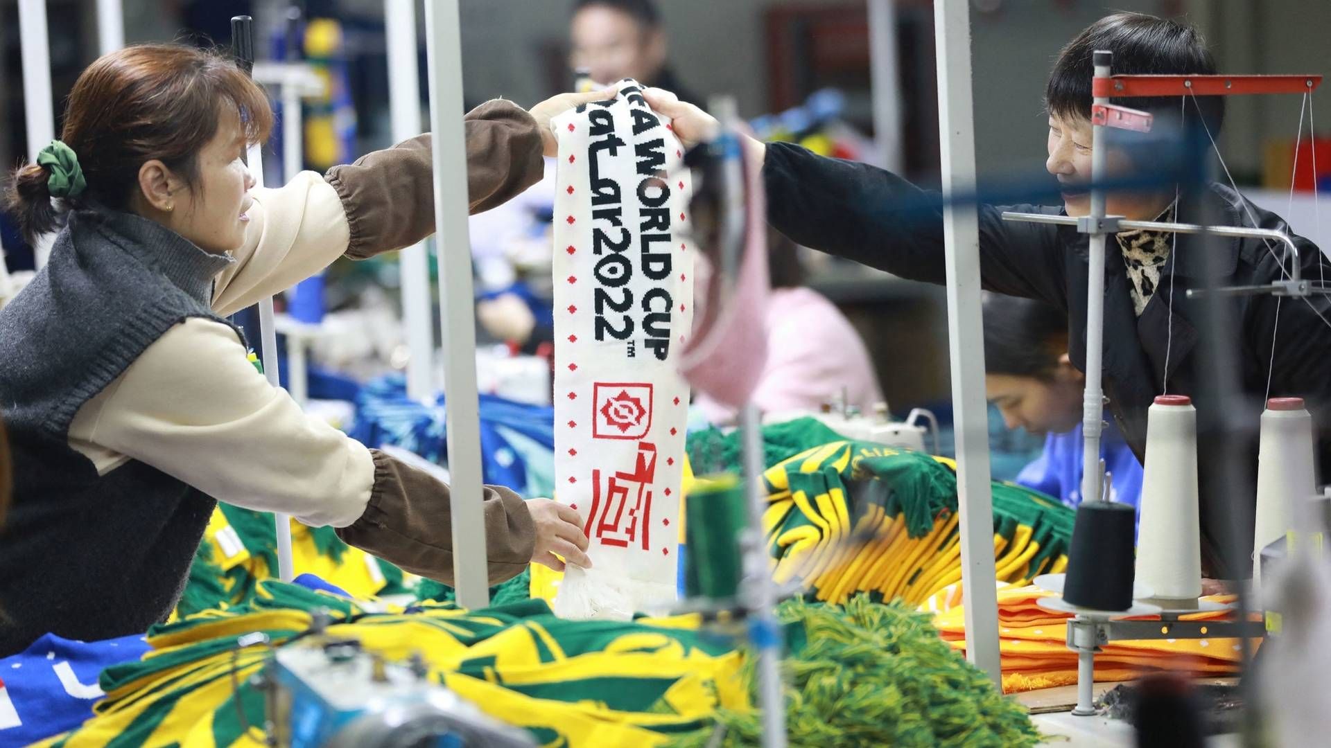 "Made in China", står der i en lang række af de produkter inden for eksempelvis tekstil, som de danske forbrugere køber i de danske og vestlige butikker | Foto: STR/AFP