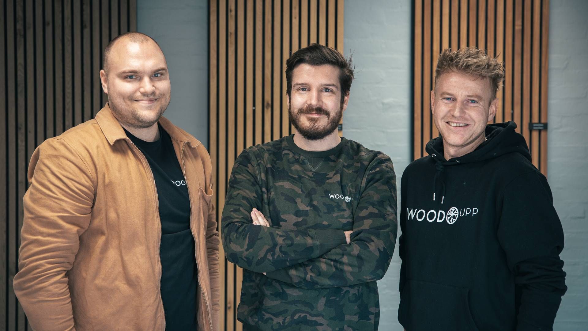 Mads Vesterby Hansen (i midten) har på få år skabt en millionforretning med sine partnere Mikkel Knudsen og Troels Johansson. | Foto: Woodupp/Pr