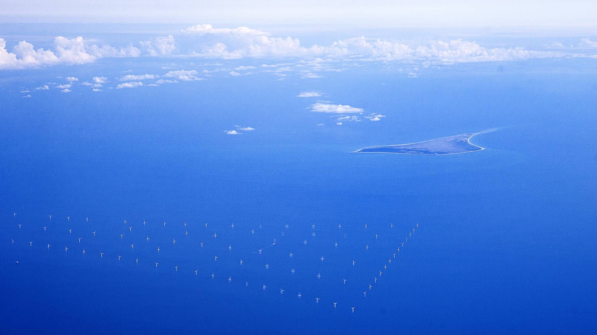 Havvindmøller ved øen Anholt. | Foto: Finn Frandsen