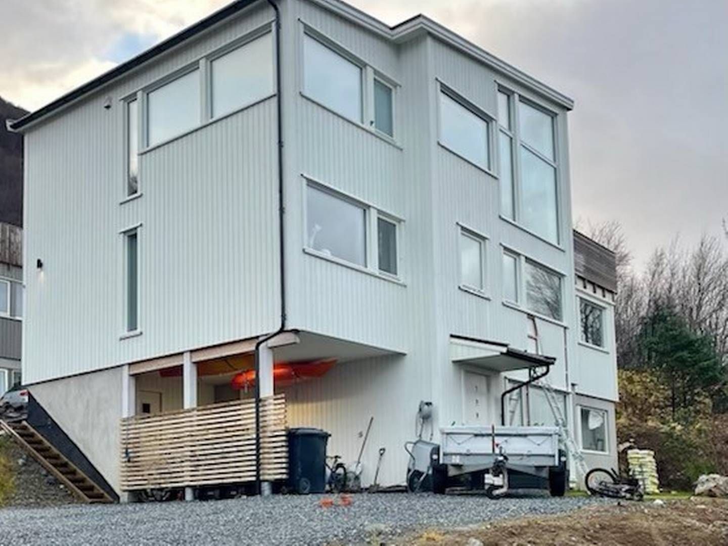 RIVES: Denne boligen ble kjøpt for over 6,6 millioner kroner i 2019. Nå har retten fastsatt verdien til 1,8.