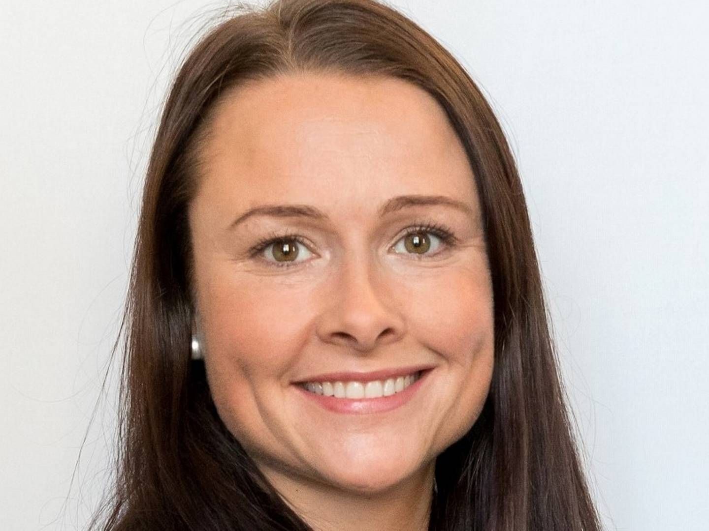 Administrerende direktør Therese Riiser i Sparebankforeningen er positiv til Finansdepartementets utvalg.