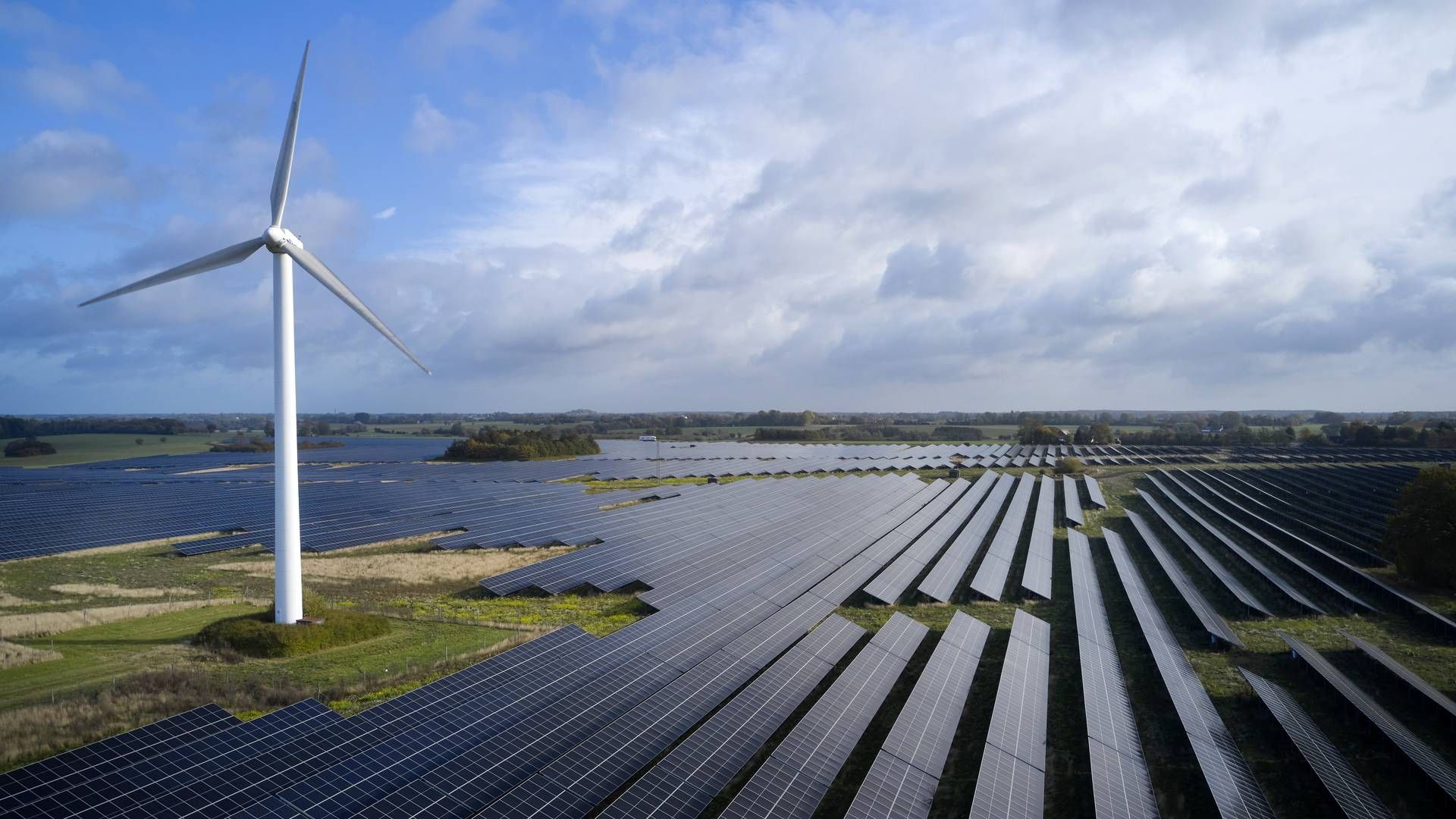 Fra 1. januar bliver det markant dyrere at få tilsluttet nye vedvarende energi-projekter til elnettet. Branchen frygter, at det vil lægge en markant dæmper på udbygningen af vedvarende energi på land. | Foto: Jens Dresling