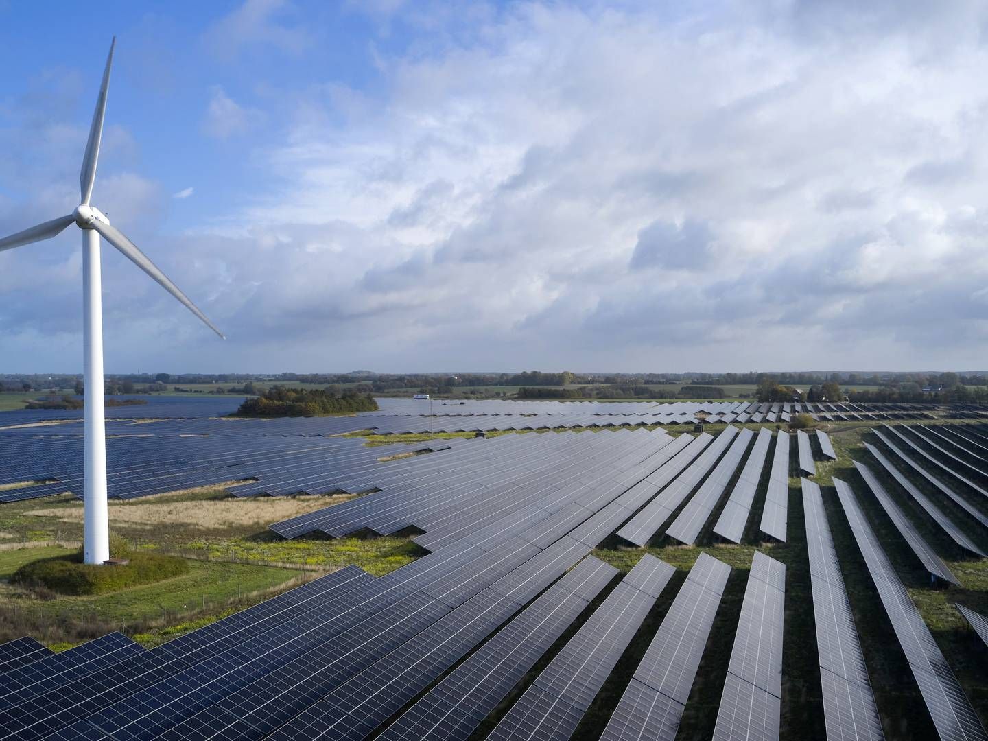 Fra 1. januar bliver det markant dyrere at få tilsluttet nye vedvarende energi-projekter til elnettet. Branchen frygter, at det vil lægge en markant dæmper på udbygningen af vedvarende energi på land. | Foto: Jens Dresling