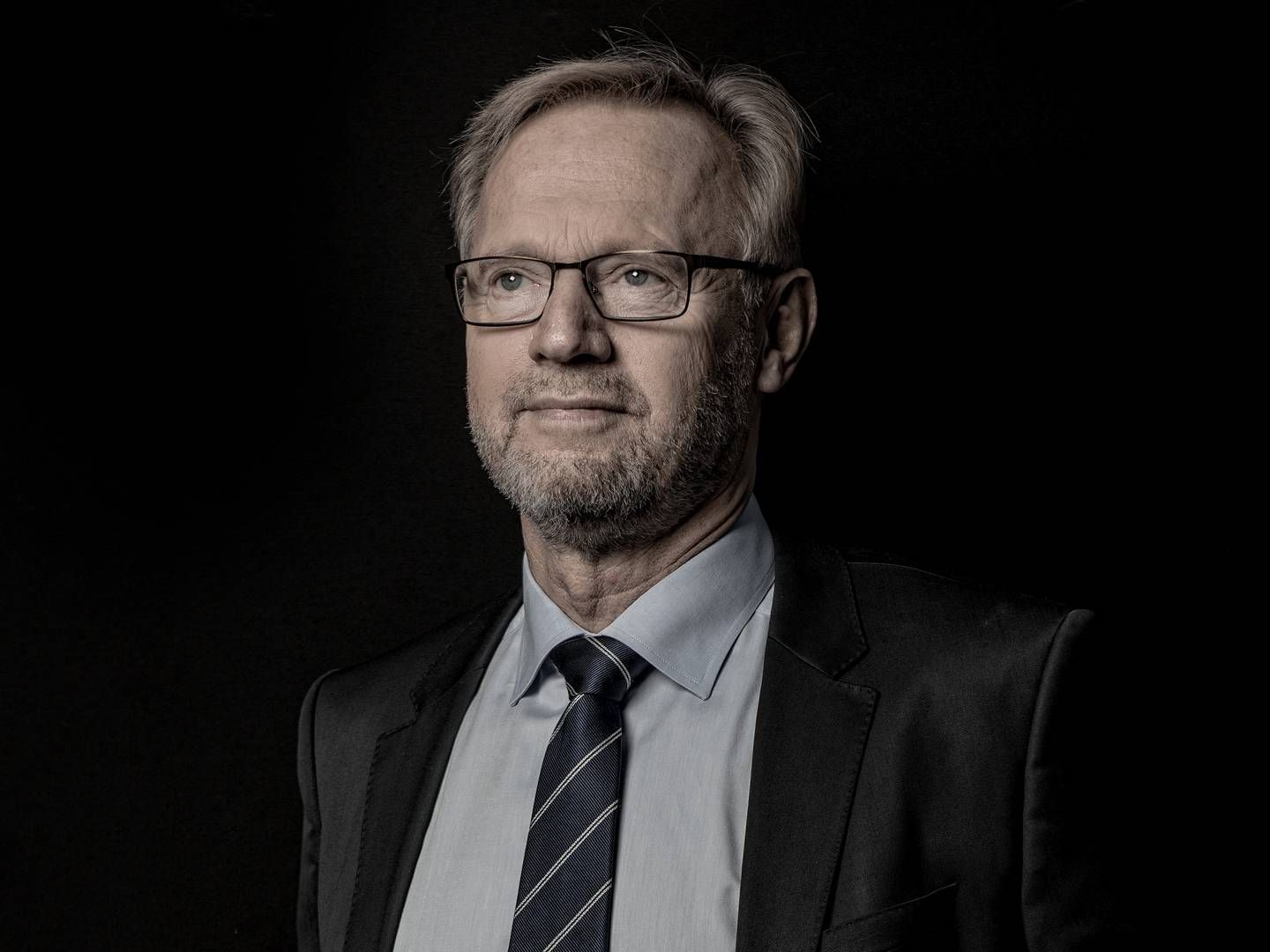 Finanssektorens gadedreng har stået i spidsen for Jyske Bank i 25 år. Og det fortsætter han med - lidt endnu. | Foto: Casper Dalhoff/ERH