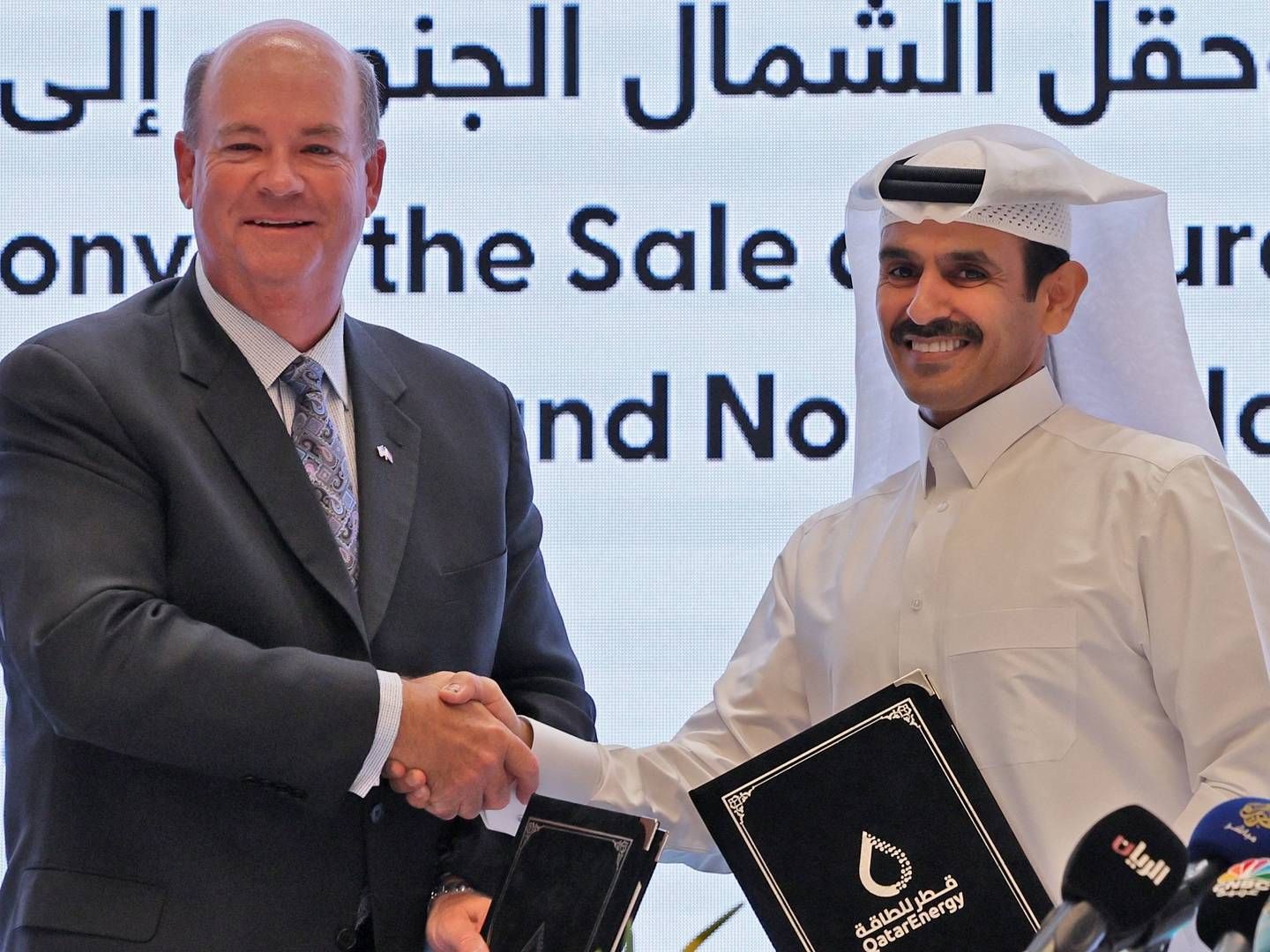 QatarEnergy CEO and Energy Minister Saad Sherida al-Kaabi pictured with ConocoPhillips CEO Ryan Lance upon signing the 15-year LNG deal. | Photo: KARIM JAAFAR/AFP / AFP