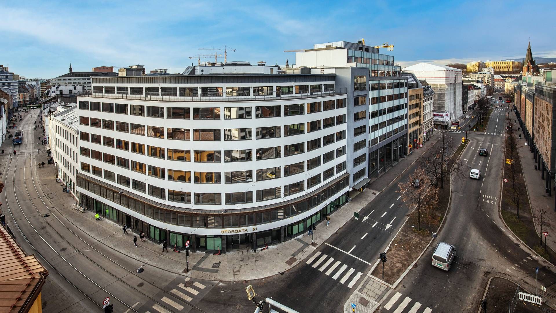 SENTRALT: Entras Storgata 51 er en kontoreiendom på nesten 11.000 kvadratmeter som står på Byantikvarens gule liste. Høsten 2023 flytter AOF inn i det åtte etasjer høye bygget i Oslo sentrum. | Foto: Morten Henden Aamot