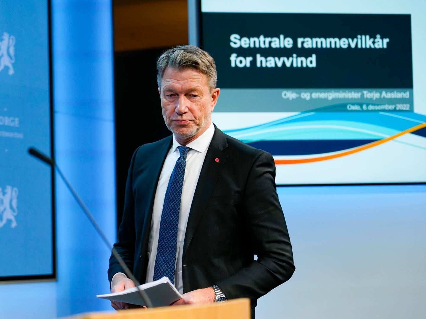 LOKKER MED AVKASTNING: Olje- og energiminister Terje Aasland (Ap) anbefaler alle med kapital som de vil investere om å gjøre det i fornybar energi. | Foto: Gorm Kallestad / NTB