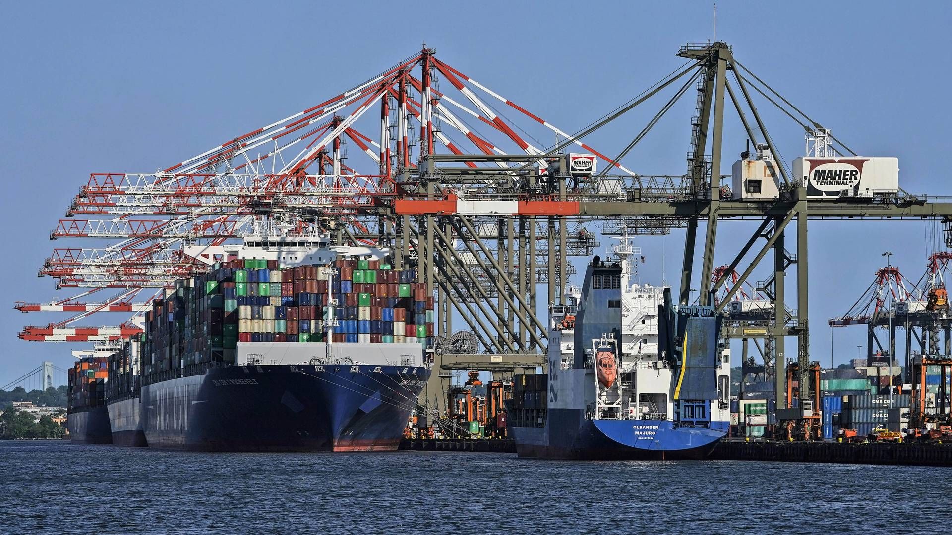 Containerskibe ligger til kaj i havnen New York/New Jersey på den amerikanske østkyst. | Foto: Seth Wenig/AP/Ritzau Scanpix/AP