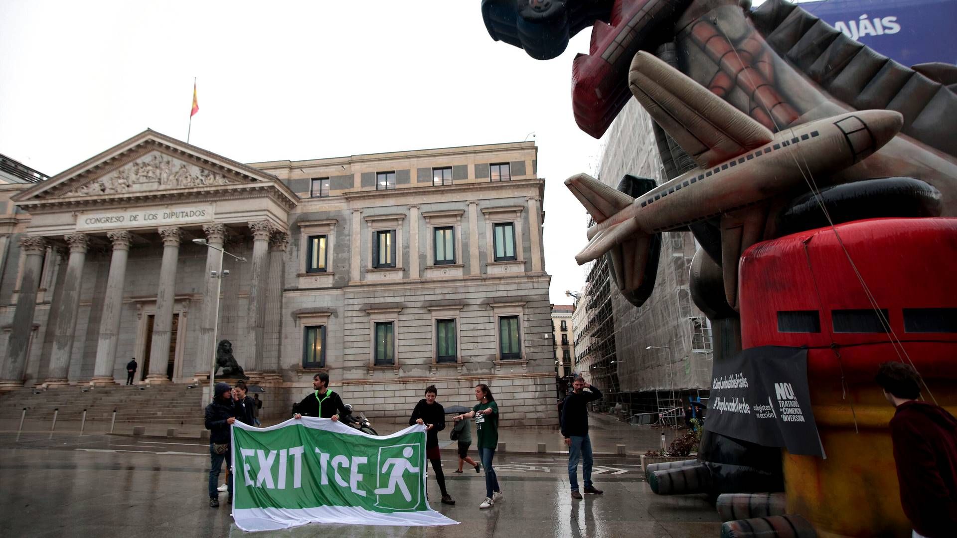 Der har været en del protester rundt om i Europa mod energichartertraktaten. Her i Madrid i foråret. | Foto: Juan Carlos Rojas/AP/Ritzau Scanpix