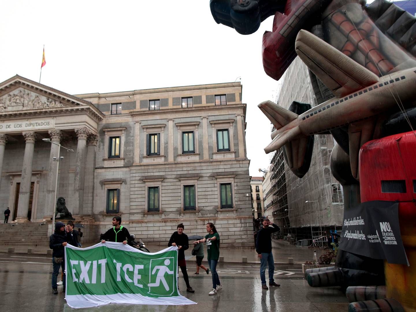 Der har været en del protester rundt om i Europa mod energichartertraktaten. Her i Madrid i foråret. | Foto: Juan Carlos Rojas/AP/Ritzau Scanpix