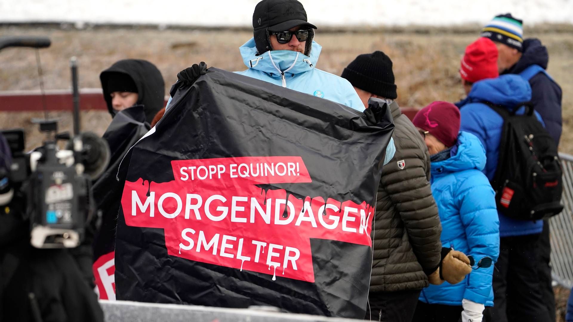 DEMONSTRERTE: Greenpeace-aktivister møtte opp på langrennsåpningen på Beitostølen i november. | Foto: Terje Bendiksby / NTB