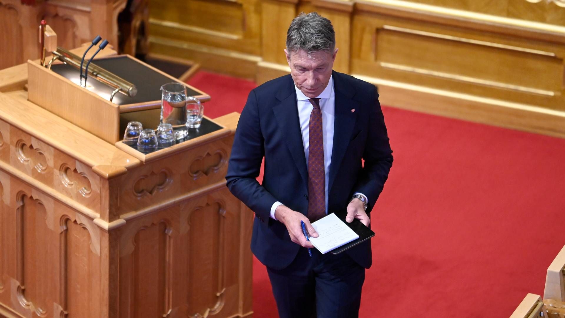 HAR SVART OPPOSISJONEN: Olje- og energiminister Terje Aasland blir utfordret av Rødt og SV om Fosen-saken. | Foto: Annika Byrde / NTB