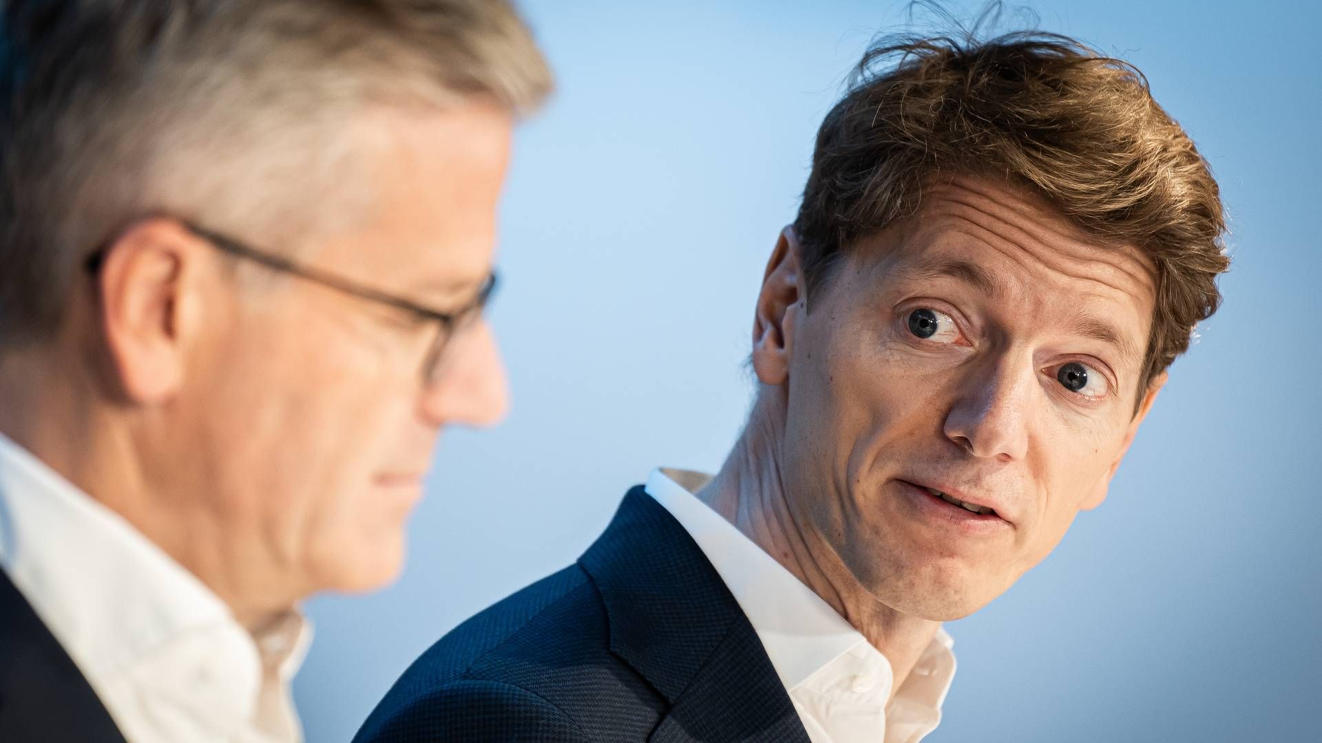 According to analysts, the board, led by Robert Mærsk Uggla (right), has found the obvious candidate in Vincent Clerc (left) to succeed Søren Skou as chief executive of Maersk at the turn of the year | Photo: Emil Helms/Ritzau Scanpix