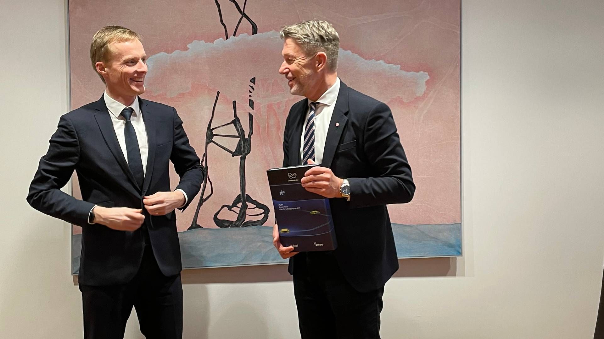 FORNØYD: Wintershall-sjef Michael Zechner (t.v) møtte olje- og energiminister Terje Aasland tirsdag. | Foto: Lars Heltne