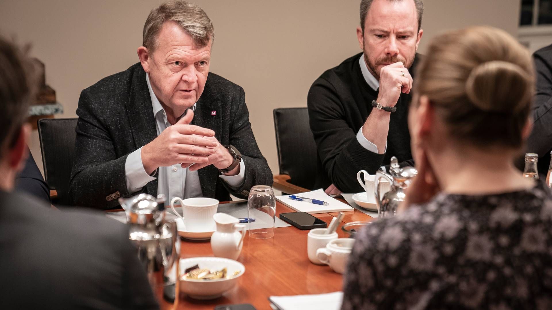 Moderaternes Lars Løkke Rasmussen, Venstres Jakob Ellemann-Jensen og fungerende statsminister Mette Frederiksen (S) lagde tirsdag aften den sidste hånd på regeringsgrundlaget for den nye SVM-regering. | Foto: Mads Claus Rasmussen