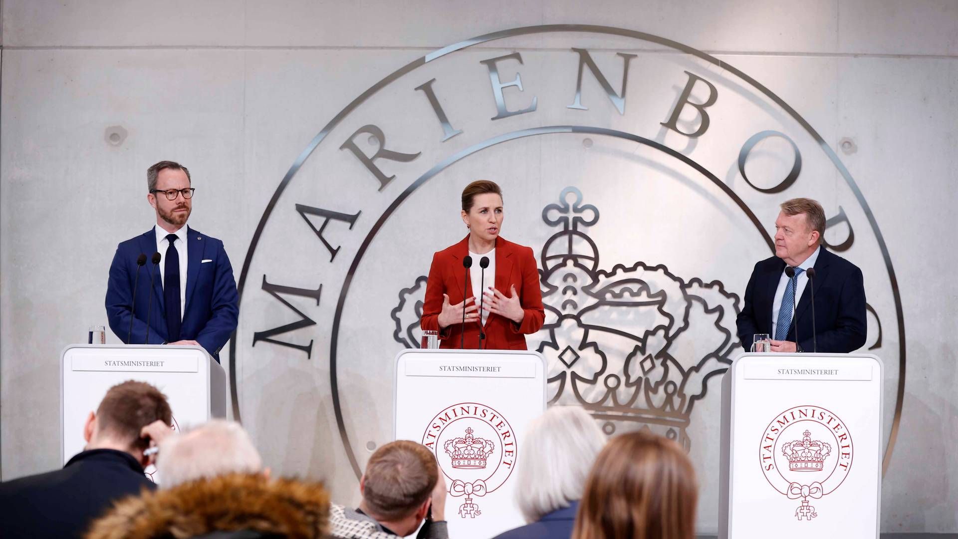Grundlaget for Regeringen Mette Frederiksen II fremlægges onsdag på Marienborg af de tre partiledere for S, V og M. | Foto: Jens Dresling