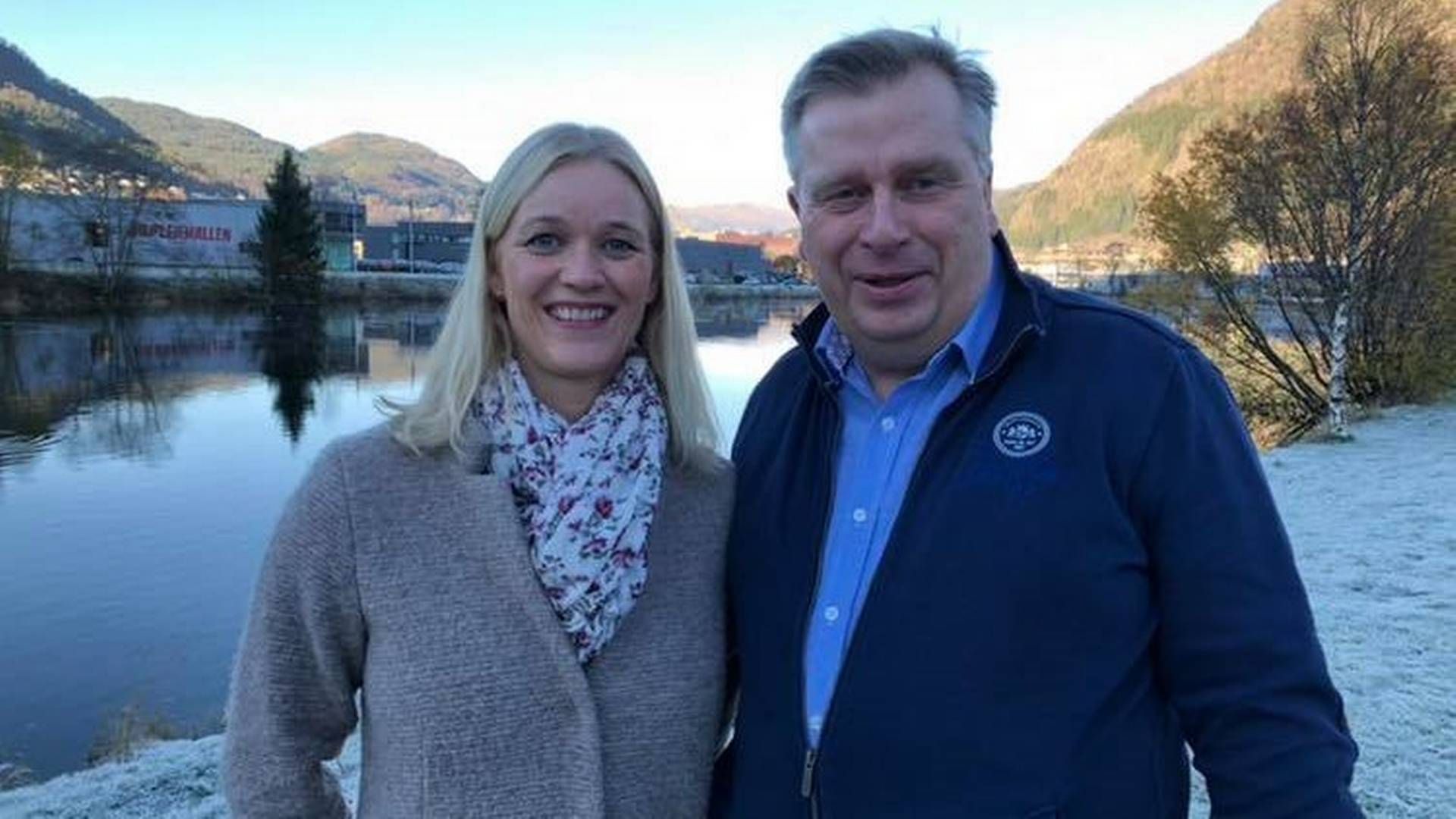 Gunn Merete Paulsen er Venstres ordførerkandidat i Sunnfjord. Her sammen med partifelle Atle Hamar, som er nominert på 2.-plass til neste års kommunevalg. | Foto: Sunnfjord Venstre