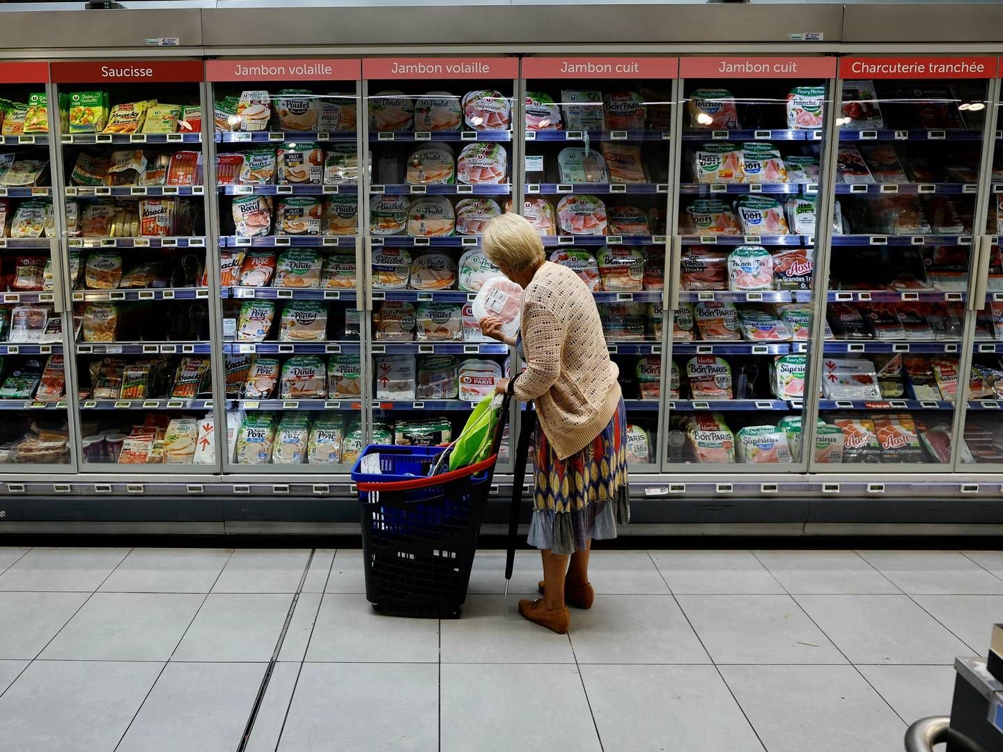Kunde på indkøb i et supermarked i Nice. | Foto: Eric Gaillard