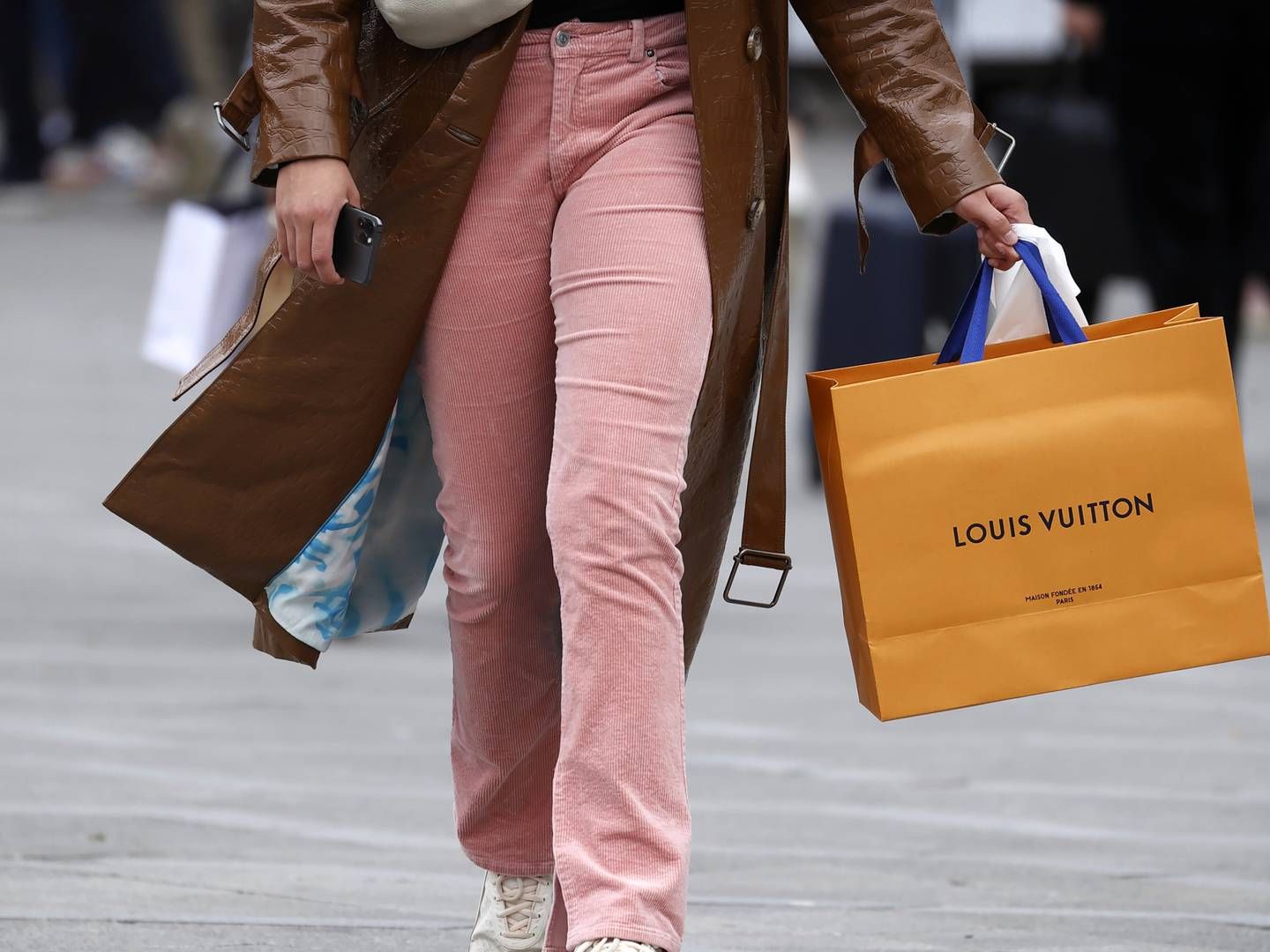 Manden blev i november sidste år stoppet i tolden i lufthavnen, hvor han blandt andet havde fem taskesæt, der skulle forestille Louis Vuitton-tasker. | Foto: Jens Dresling