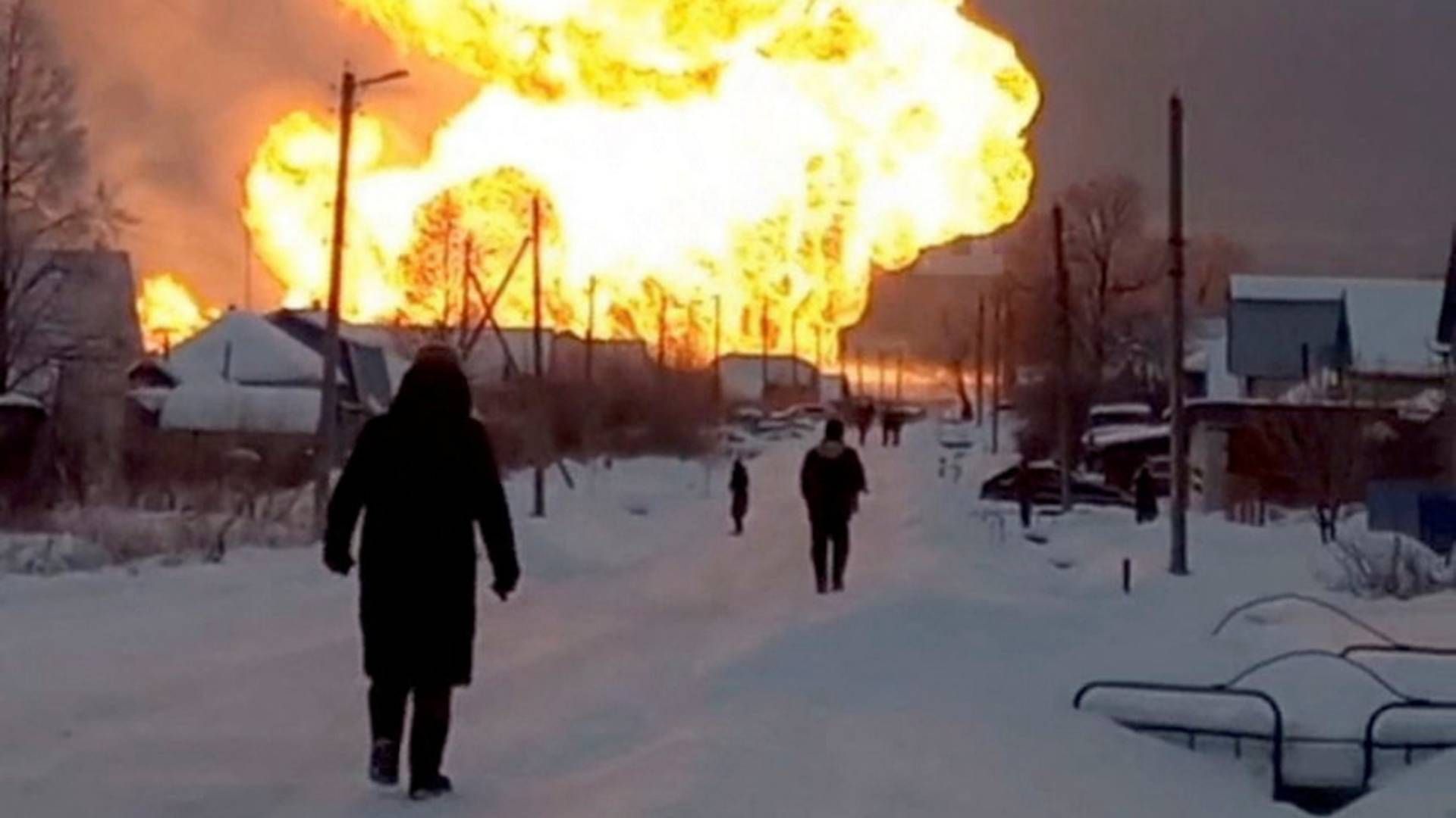 Et foto taget fra sociale medier viser den eksplosionsagtige brand, der tirsdag ramte en gasrørledning i det vestlige Rusland. | Foto: TELEGRAM/PRO GOROD 21 CHUVASH/via REUTERS / X04130