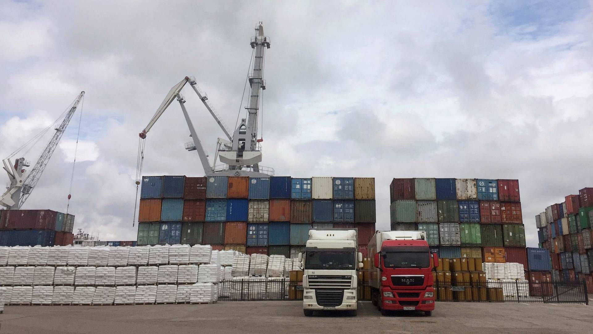 En containerterminal i havnen Astrakhan i Rusland. | Foto: Staff/Reuters/Ritzau Scanpix