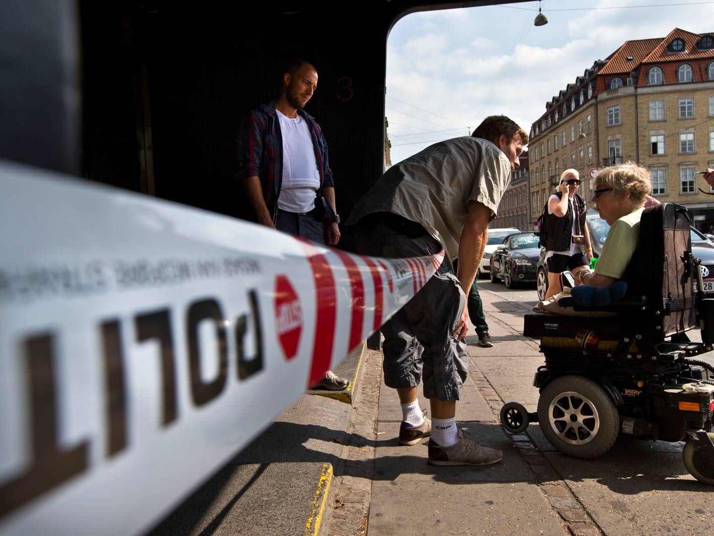 Antallet af bankrøverier er faldet markant de seneste år. Her ses et billede fra et forsøg på et røveri mod Danske Bank i Aarhus i 2012. | Foto: Jan Dagø