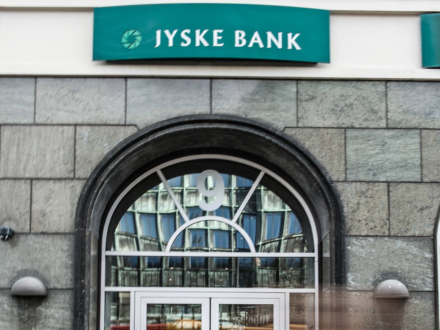 Jyske Bank og Handelsbanken har sammenlagt 123 filialer på landsplan, men det kommer væsentligt ned i løbet af 2023, fortæller Lars Mørch, direktør for forretningsstrategi i Jyske Bank. | Foto: Jonas Olufson