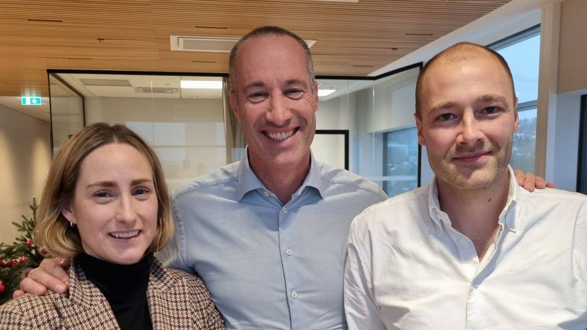 NYSIGNERINGER: Juridisk direktør Tore Sande i Hafslund (i midten) kan glede seg over to nye konsernadvokater; Martine Linge Johnsen og Pål Arne Reinertsen. | Foto: Tore Sandes LinkedIn-profil