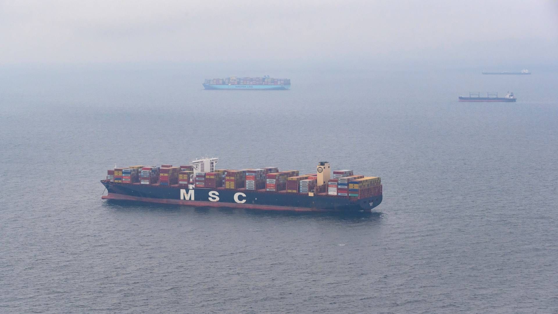 Containerskibe fra MSC og Maersk ligger for anker i den tyske bugt i Nordsøen i juni 2022 og afventer at kunne komme i havn i Hamborg. | Foto: Jonas Walzberg/ap/ritzau Scanpix