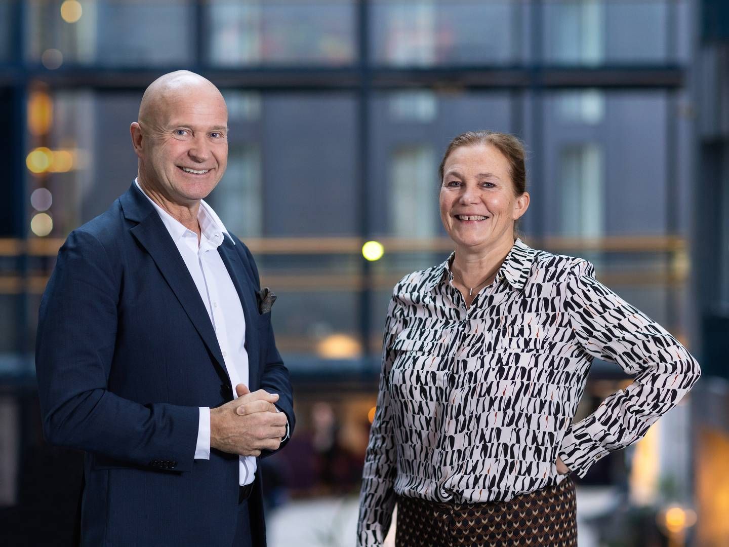 FORNØYDE: Terje Andersen, administrerende direktør i Ellinor Batteries, med Sintef-sjef Alexandra Bech Gjørv. | Foto: Elinor Batteries