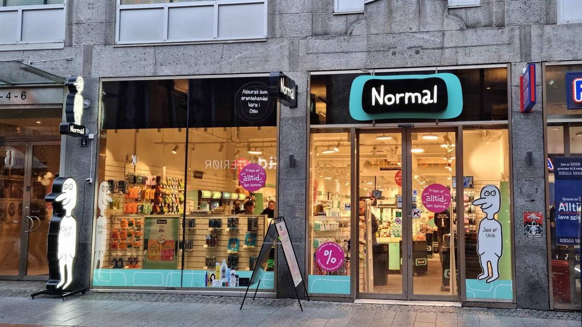 MONSTERKØ: Det var lange køer for åpningen til Normal-butikken på Amfi Nesttun, Bergen. | Foto: Øystein Byberg