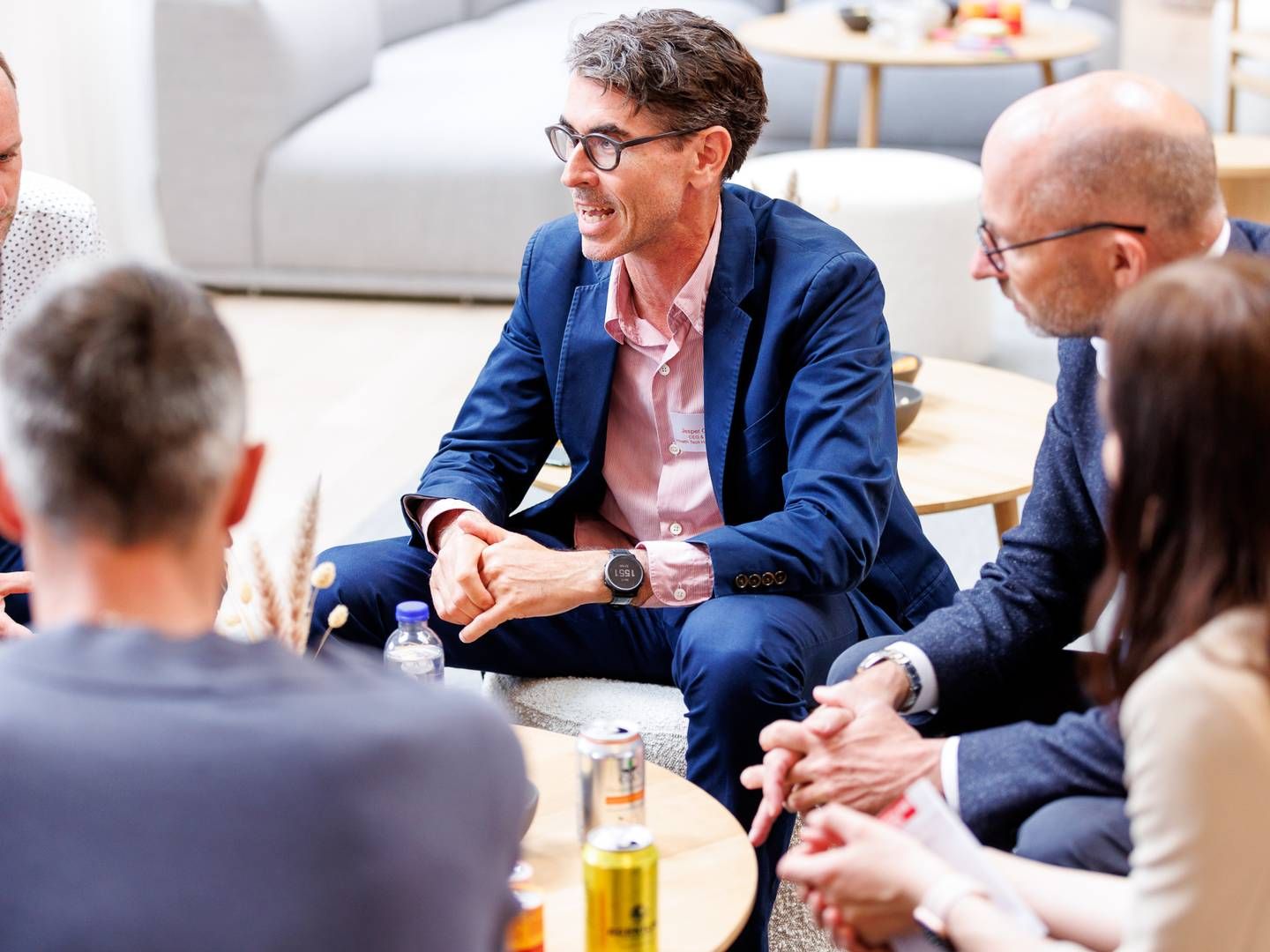 HTHC’s stifter og CEO Jesper Grønbæk ( i midten) ser med den nye bevilling fra Industriens Fond frem til for alvor at bringe danske digitale sundhedsløsninger ud i verden. | Foto: PR