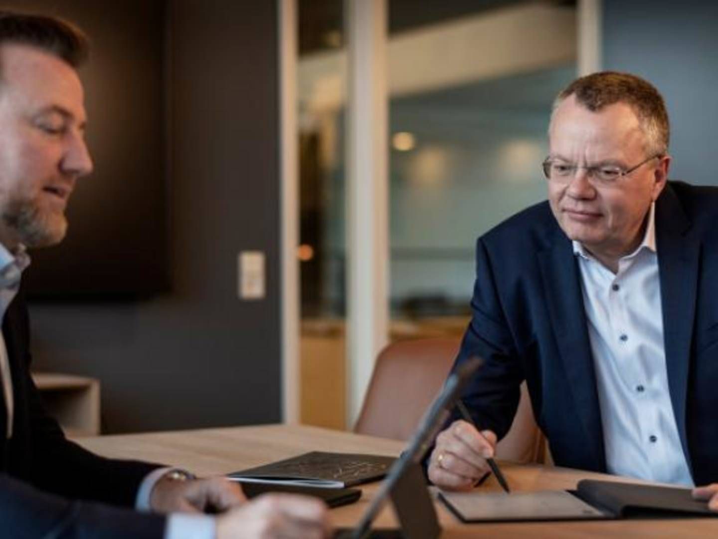 Jesper Lund (t.h.) har i tre år været adm. direktør for investeringsselskabet Lars Larsen Group. | Foto: Lars Larsen Group / PR