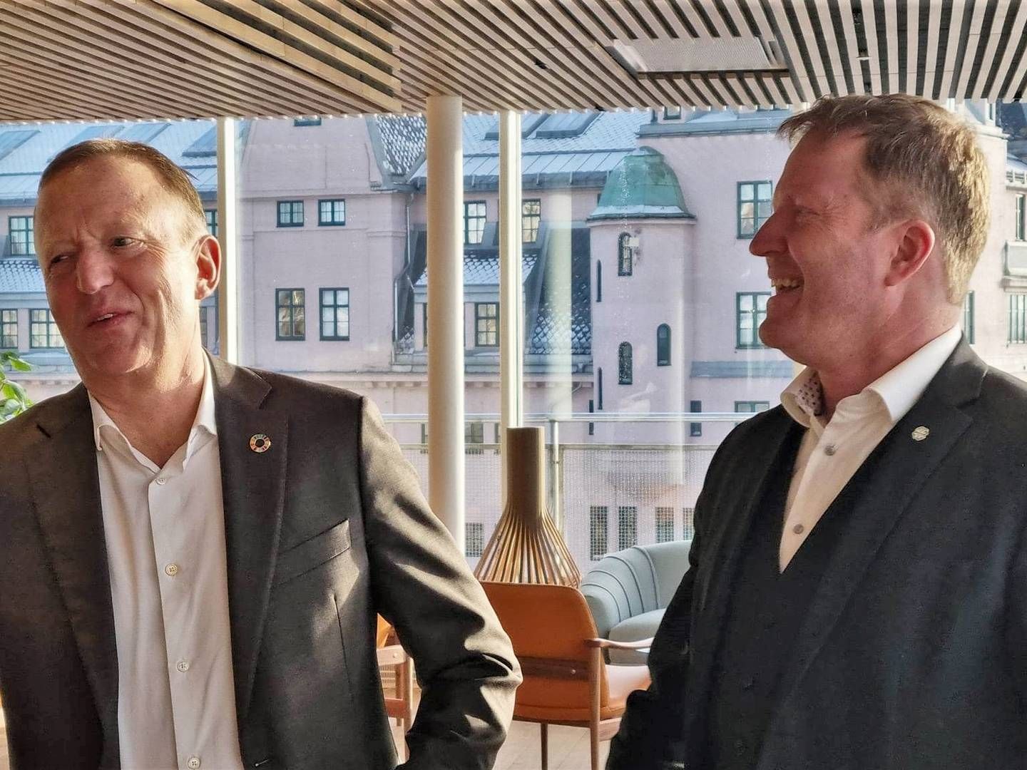TOPPSTEMNING: Harald Vaagaasar Nikolaisen er administrerende direktør i Statsbygg. Her er han på plass i lokalene til Innovasjon Norge sammen med kommunalminister Sigbjørn Gjelsvik, som begge er fornøyde med besparelsene i de mange leieforholdene statlige aktører har oppnådd de siste årene. | Foto: Øystein Byberg