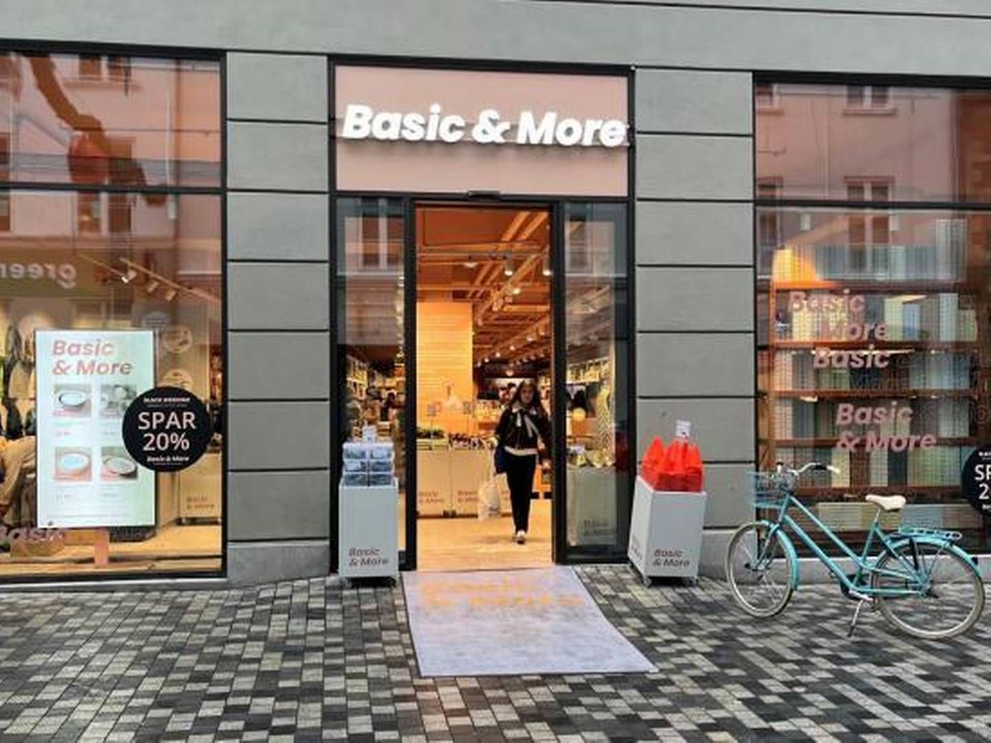 Basic & More blev stiftet i maj 2021 af Rasmus Rask, der i dag fortsat er medejer, og har både webshop og fysiske butikker. | Foto: Pr