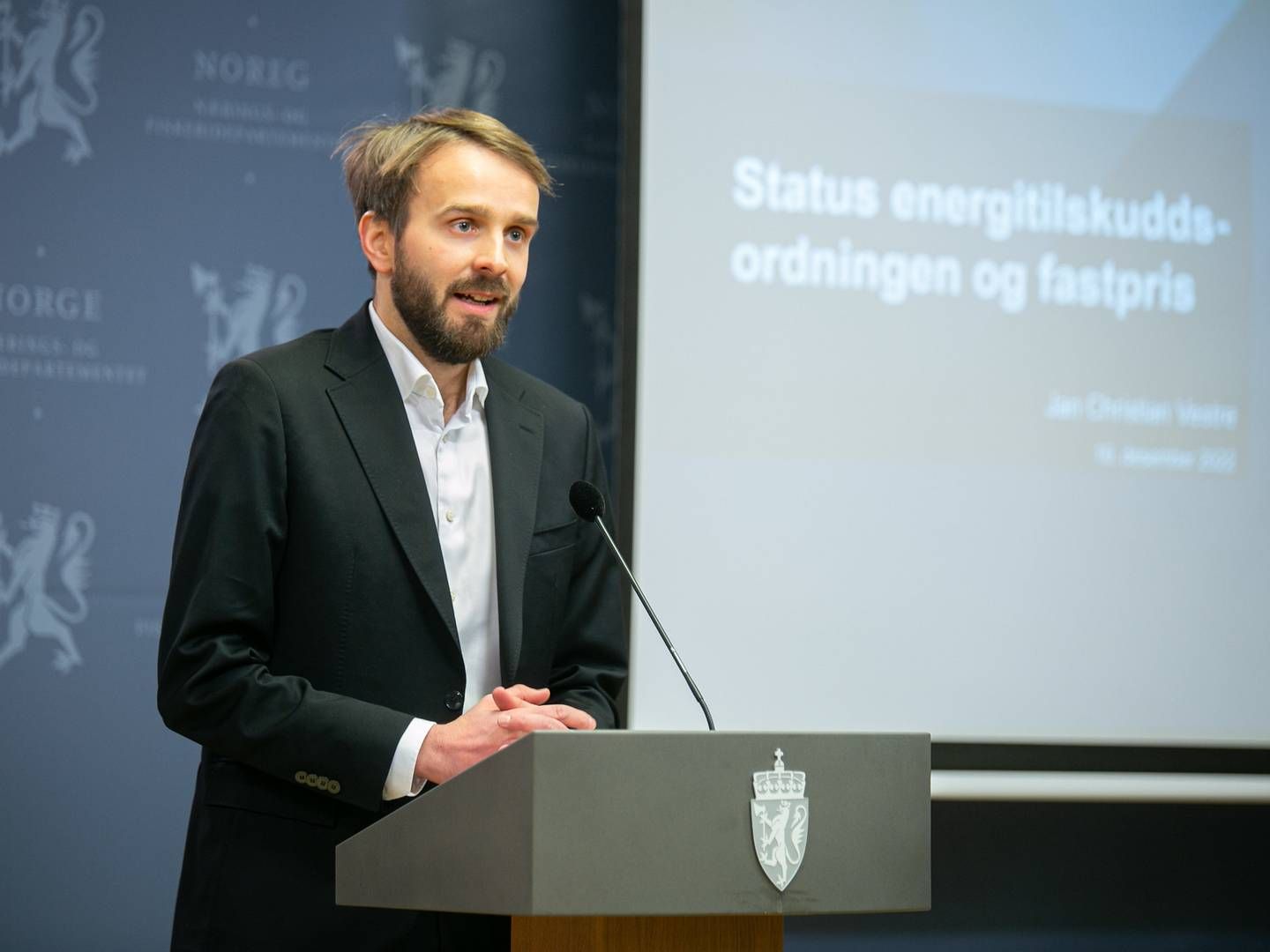 KONKURRANSEDYKTIG FASTPRIS: – Jeg har i dag formidlet til Statkraft at jeg forventer at de, innenfor gjeldende regelverk, opptrer offensivt i konkurransen om fastpriskundene. | Foto: Øyvinn Myge, NFD
