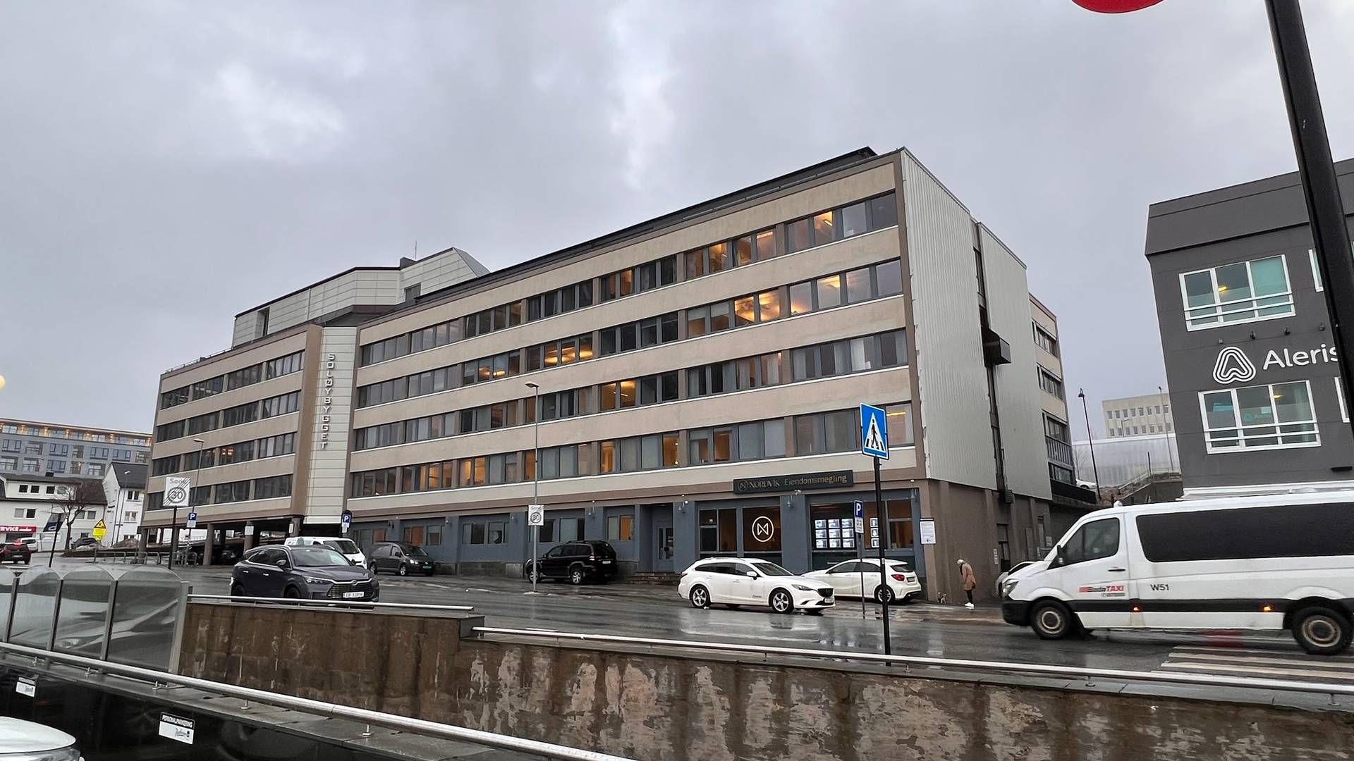 SOLGT: I ett år har Offentlig Eiendomsinvest forsøkt å få kloa i dette kontorbygget i Bodø. Torsdag er det overtakelse. | Foto: Espen Bless Stenberg