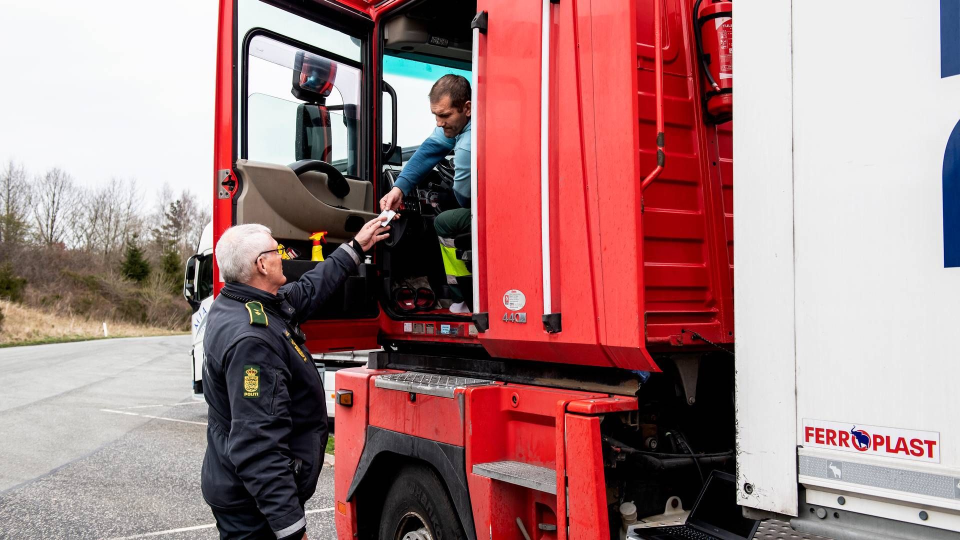 Det har stadig ikke de store konsekvenser for udenlandske chauffører at parkere ulovligt på danske rastepladser, viser rapport. Arkivfoto. | Foto: René Schütze