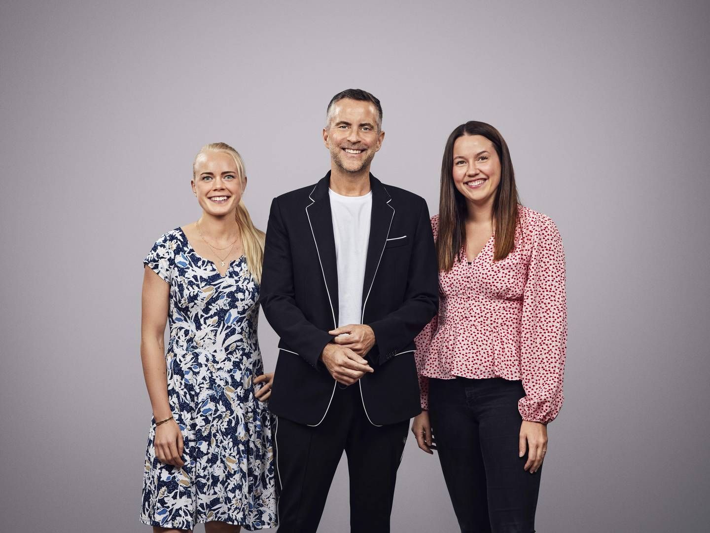Ladybox' stiftere, Camilla Bilgrav og Camilla Paulsen, flankerer deres ene investor, Jacob Risgaard. | Foto: Pr