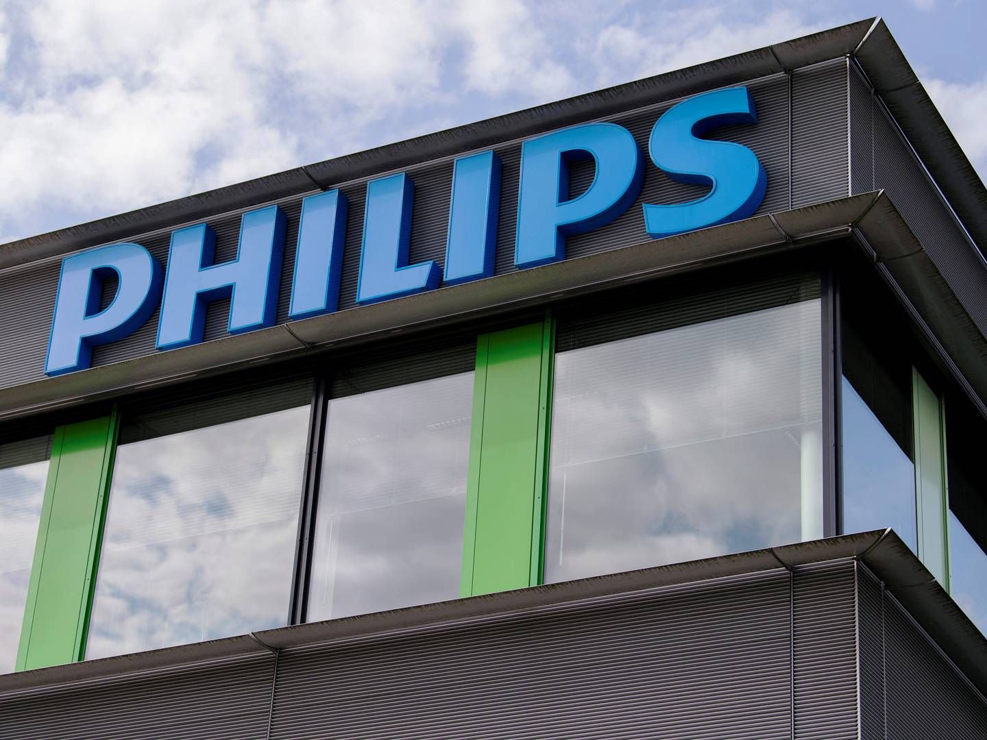 INGEN INNRØMMELSE: Philips har gått med på å betale et forlik på 660 millioner norske kroner, men hverken innrømmer eller avviser beskyldningene fra Finanstilsynet i USA. | Foto: Piroschka Van De Wouw