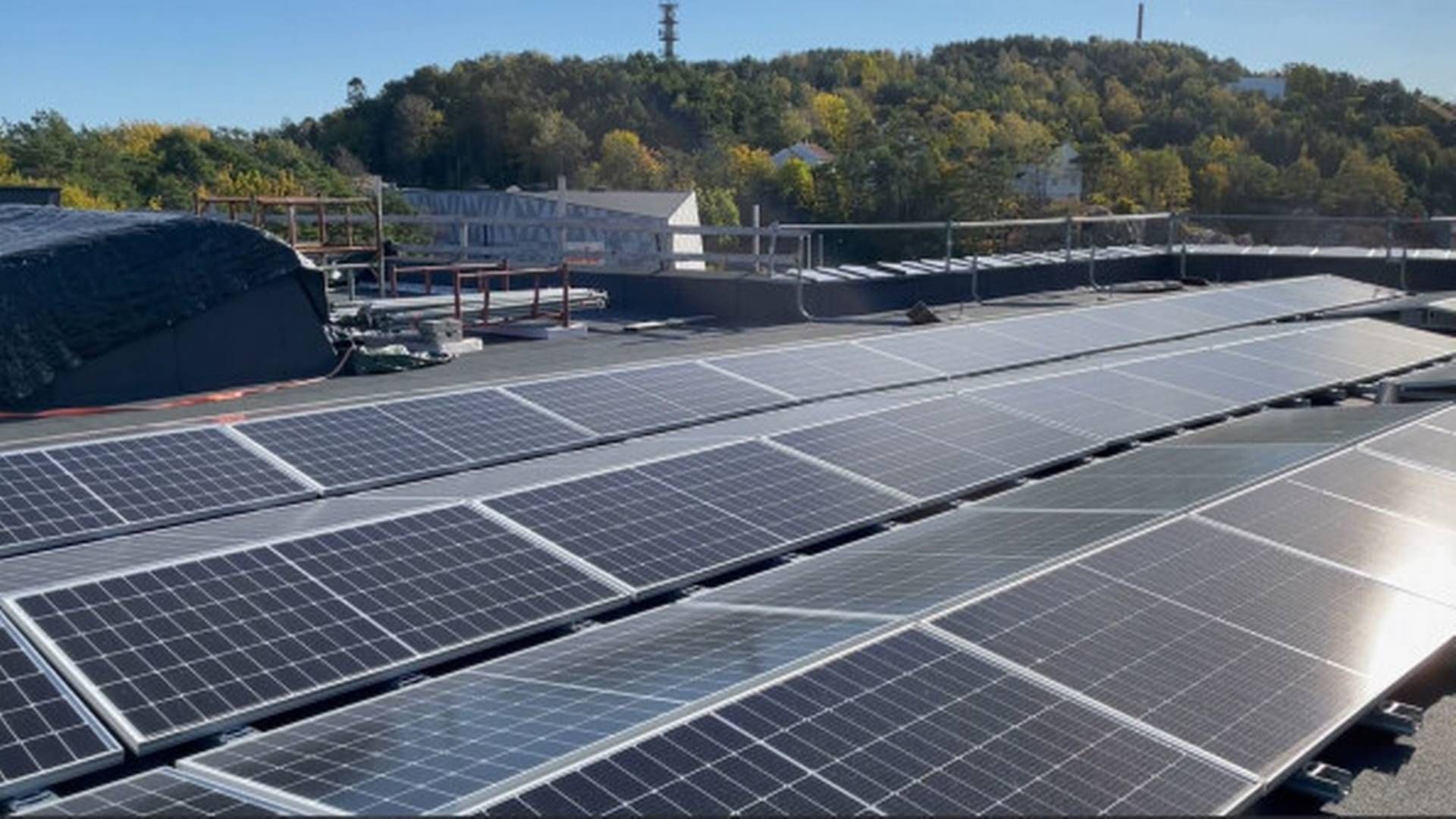 TRAPPER OPP: Knuden kulturskole i Kristiansand har fått montert solceller. Nå følger flere bygg etter. | Foto: Kristiansand kommune