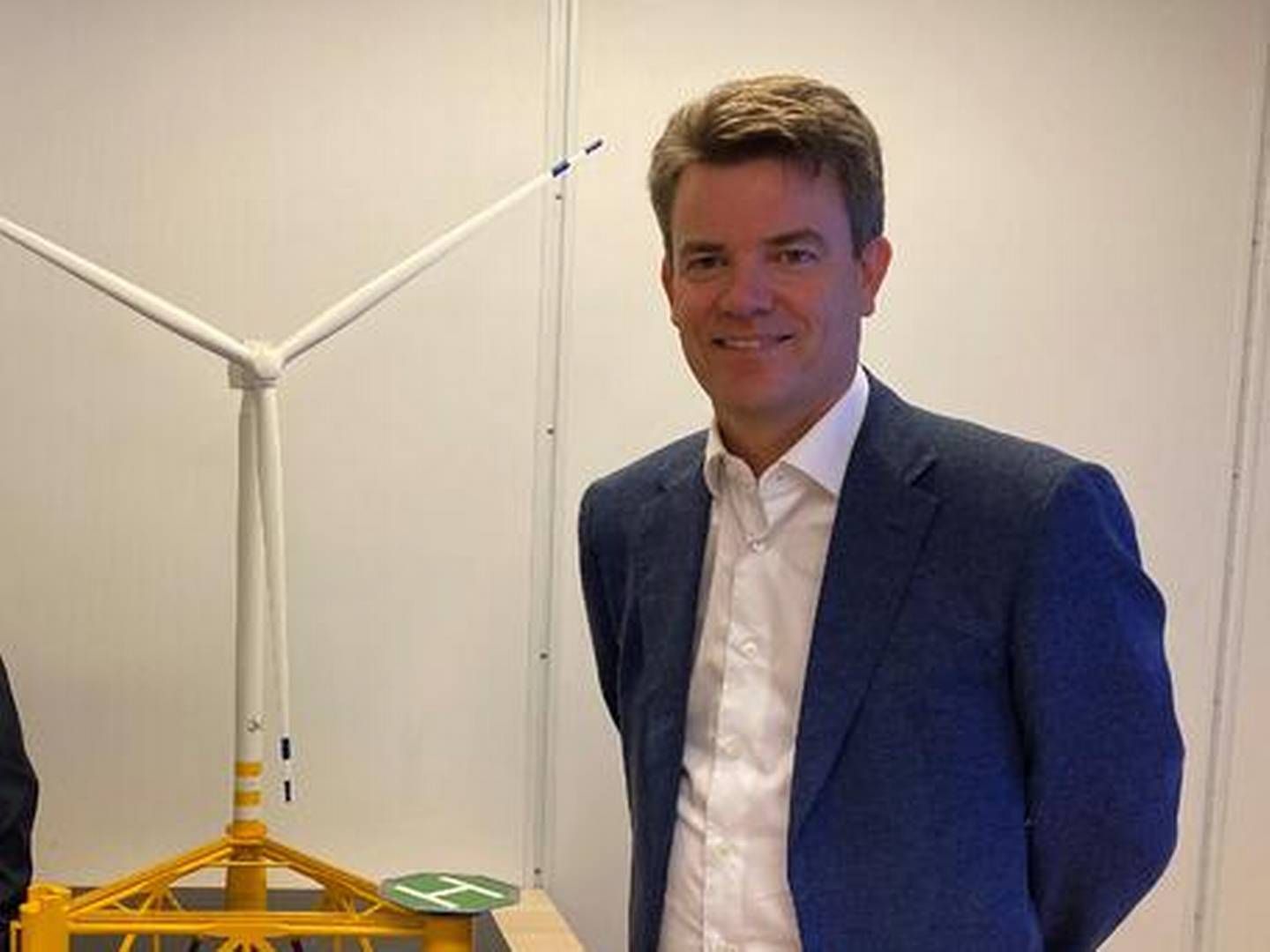 OFFENSIVE: Per Lund (til høyre) i Odfjell Oceanwind og samarbeidspartner Gunnar Birkeland i Source Galileo Norge mener det er mulig å være i drift på Utsira Nord i 2028. Energikommisjonen mener at prosjekter som kan komme raskt i gang bør prioriteres | Foto: Odfjell Oceanwind