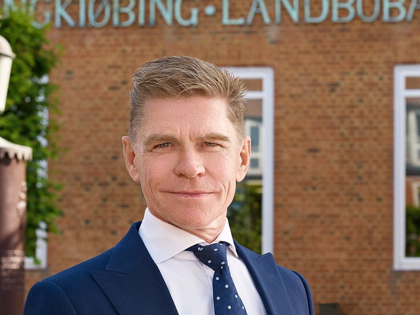 Ringkjøbing Landbobank med John Fisker i spidsen havde en formodning om, at kundetilgangen i 2023 ville være afdæmpet på grund af et stille boligmarked, men det har ikke været tilfældet indtil videre. | Foto: Pr / Ringkjøbing Landbobank