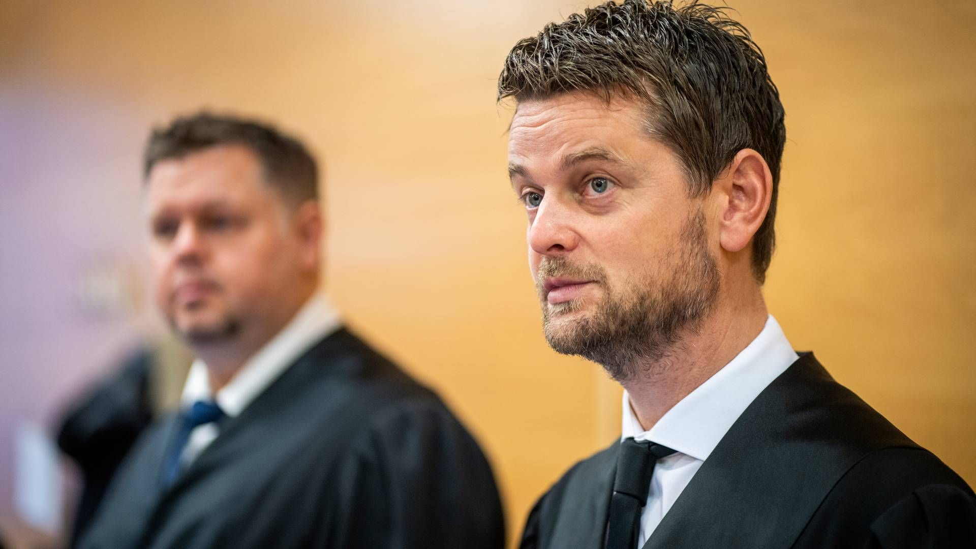 FORSVARER TILTALTE: Adius-advokatene Stian Bråstein (t.v.) og Stian Kristensen under en pause i Tengs-rettssaken i Haugaland og Sunnhordland tingrett i november i fjor. | Foto: Heiko Junge/NTB