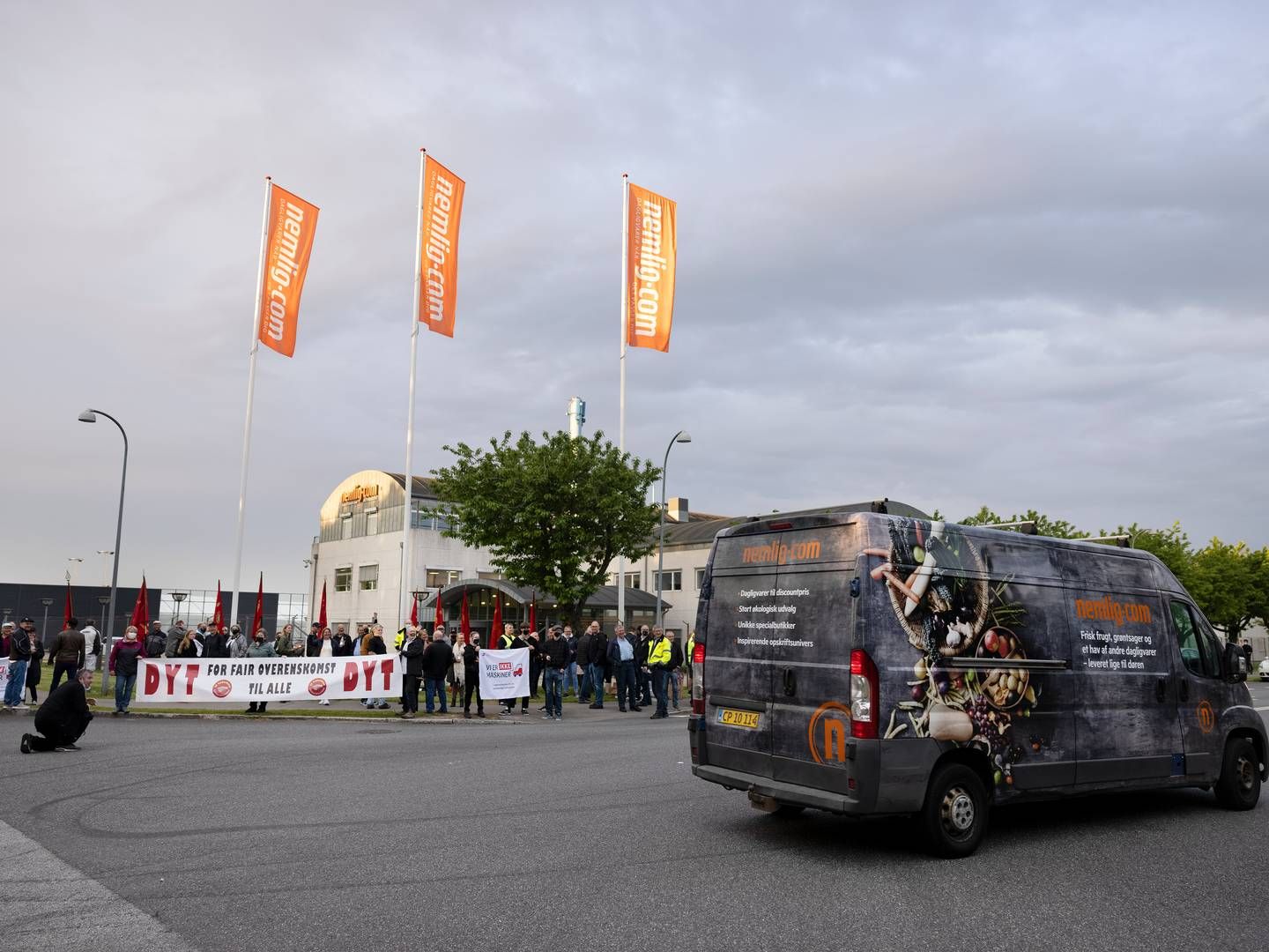 I juni 2021 demonstrerede 3F mod arbejdsforholdene for Nemlig-chaufførerne. Mandag har fagforeningen indgået en overenskomst med onlinesupermarkedet. | Foto: Thomas Borberg